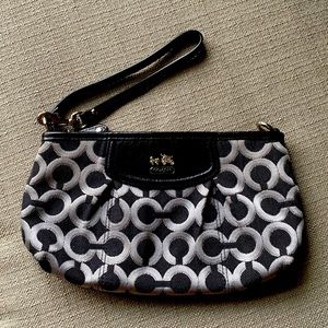 Beautiful Coach clutch perfect for your holiday party. Perfect condition, classy
